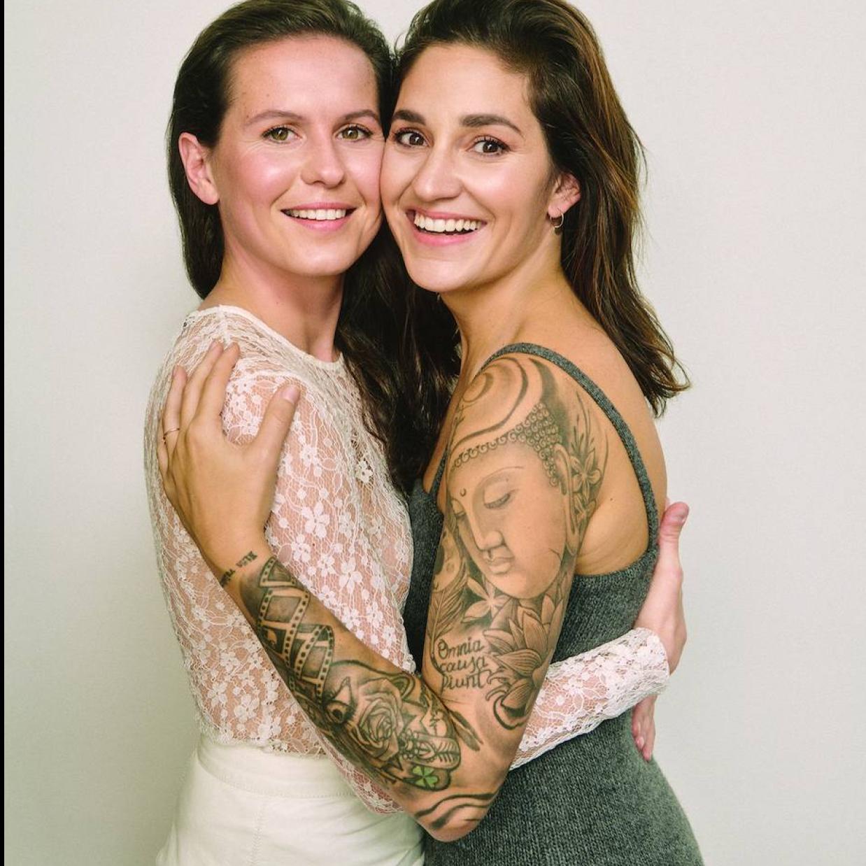 Las futbolistas Merel Van Dongen y Ana Romero.