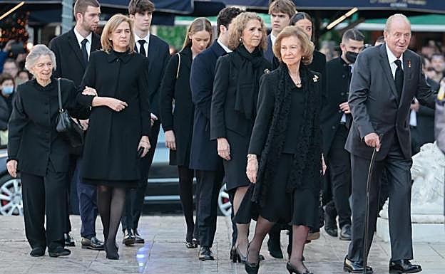 Así fue la llegada a la catedral de Atenas de la familia del rey, casi al completo. 