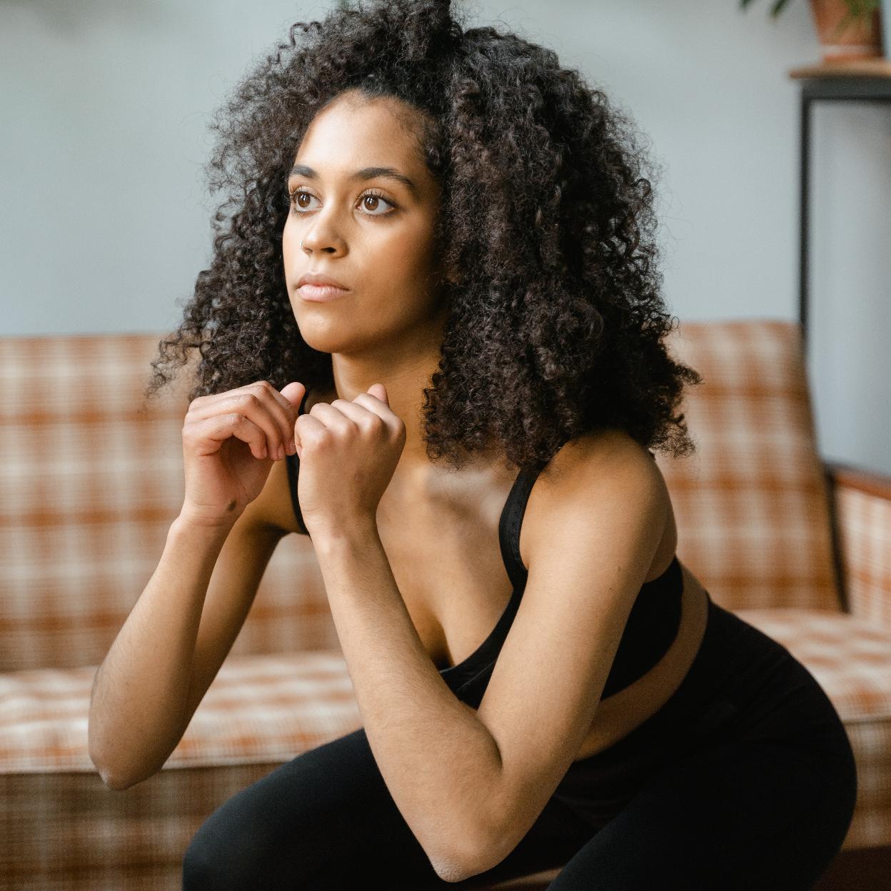 Mujer haciendo sentadillas