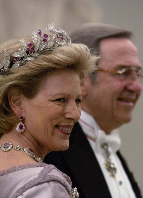 Imagen - Ana María de Grecia con la tiara de diamantes y rubíes con ramas de olivo