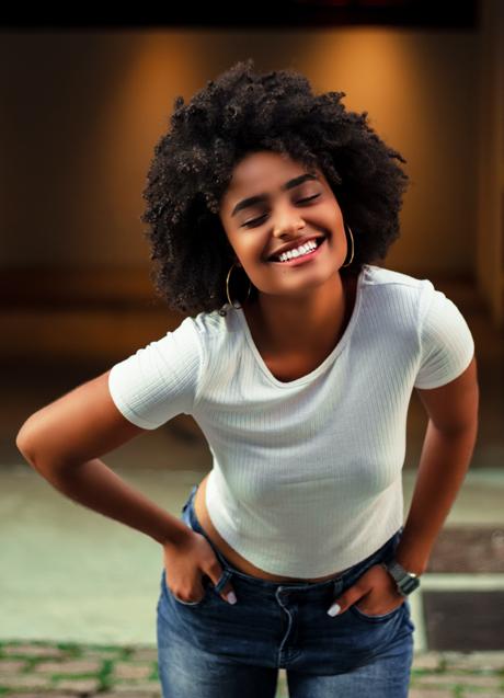 Imagen - Mujer sonriente/PEXELS