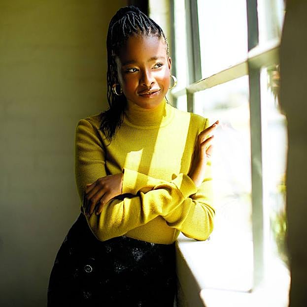 Amanda Gorman, la poeta de 22 años que emocionó al mundo en la toma de posesión de Joe Biden: «La poesía sigue viva, incluso cuando se la apropian hombres blancos viejos o muertos»