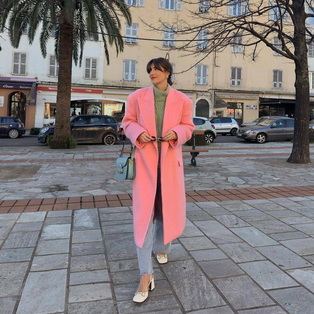 La influencer lleva un bonito abrigo rosa