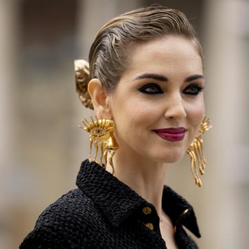 Imagen secundaria 1 - MODA: Donde comprar los pendientes XL que han triunfado en la Semana de la Alta Costura de París