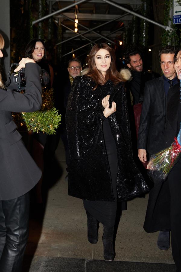 La actriz italiana sonriente tras haber rendido tributo a Maria Callas en el Beacon Theatre 