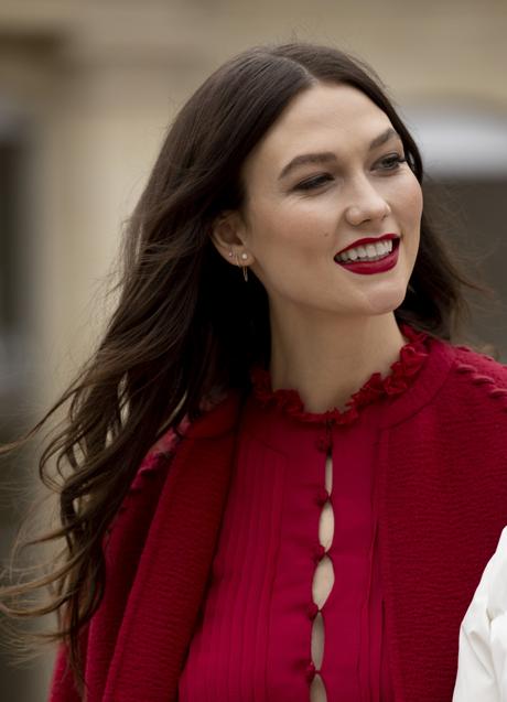 Imagen - Karlie Kloss con melena en marrón chocolate. Foto: Imaxtree.