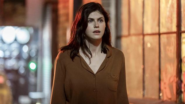 AMC+ continúa explorando las versiones serializadas de las novelas de Anne Rice y en esta ocasión lo hace con Las brujas de Mayfair. Protagonizada por Alexandra Daddario (The White Lotus), y compuesta por 8 episodios, la producción sigue los pasos de Rowan Mayfair, una joven neurocirujana que descubre que es la heredera de una familia de brujas. Mientras lidia con sus nuevos poderes, deberá enfrentarse a una presencia siniestra que ha perseguido a su familia durante generaciones. 