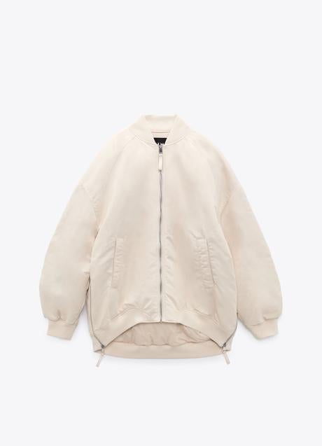 Imagen - Chaqueta bomber de color crudo de Zara. Foto: Zara.