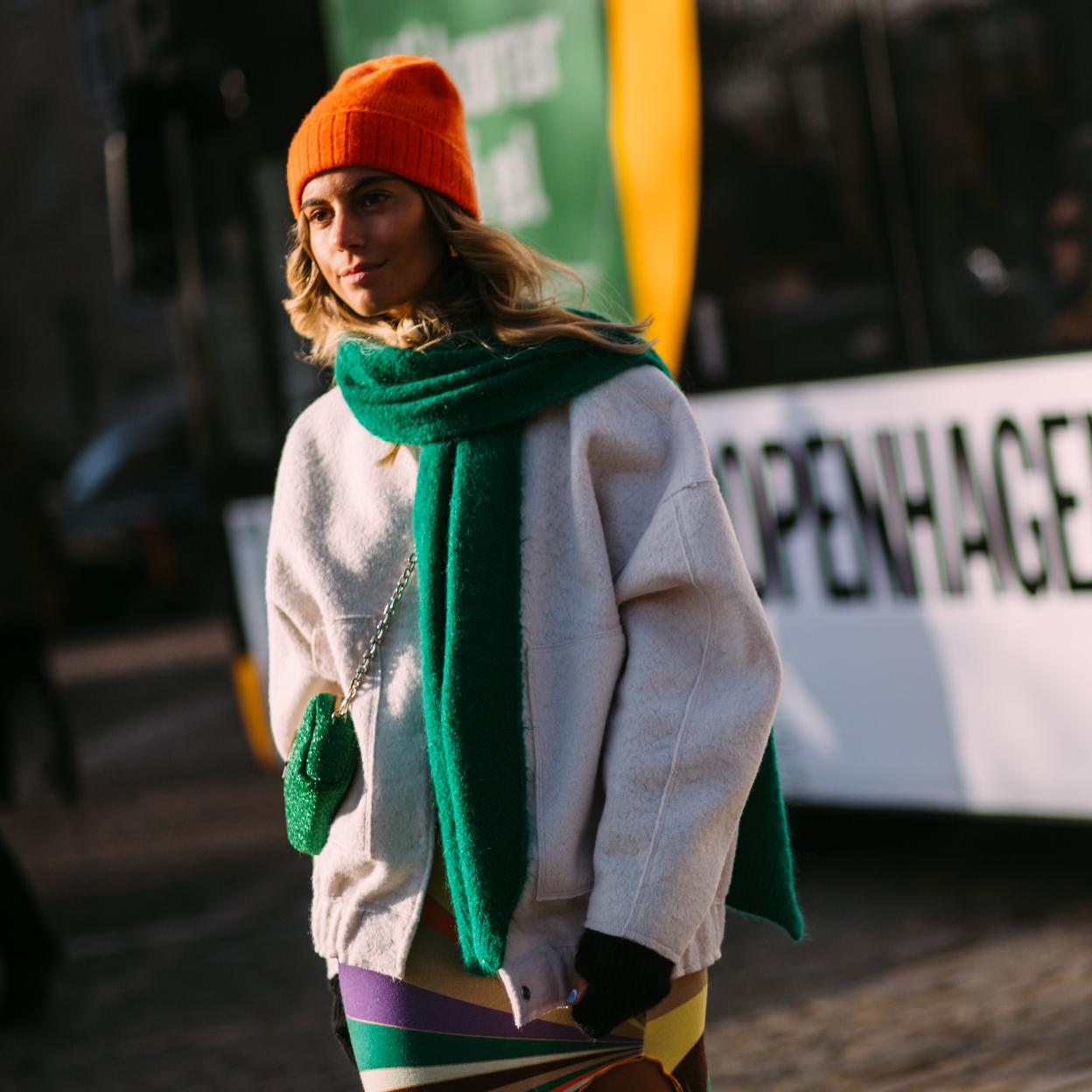 La influencer Sara Baceiredo con bomber de Zara.