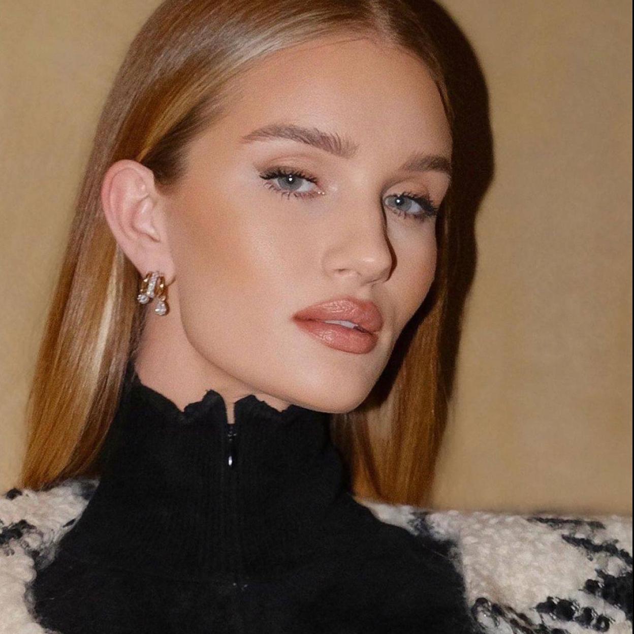Consigue la piel lisa de Rosie Huntington-Whiteley con estos primers antiedad