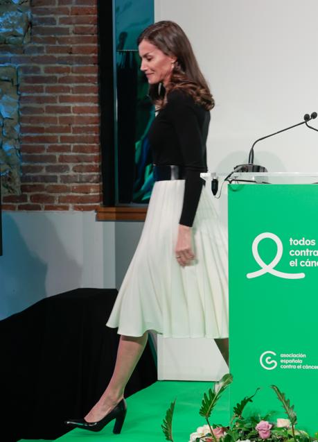 Imagen - La reina Letizia con unos zapatos de Massimo Dutti.