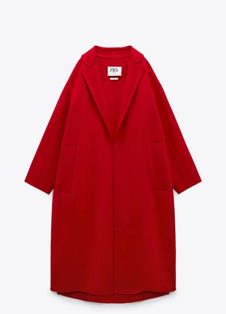 Imagen - Abrigo largo en color rojo de Zara. Foto: Zara.