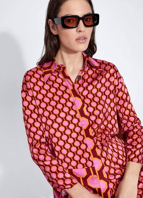 Imagen - Blusa con estampado geométrico rosa