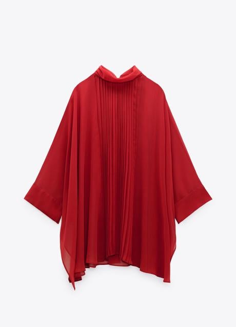 Imagen - Capa con lazadas en color rojo de Zara. Foto: Zara.