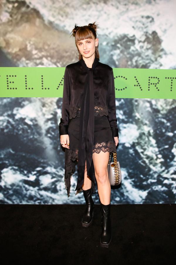 Pauline Chalamet optó por un conjunto de tipo lencero en clave sexi, perfecto para cualquier cita en estas fechas. 