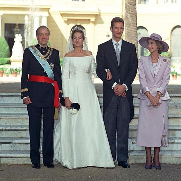 La reina Sofía, con el collar Bulgari en la boda de la infanta Cristina e Iñaki Urdangarín.