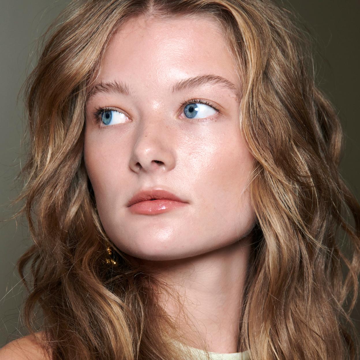 BELLEZA: El gloss de labios viral: baratísimo, se adapta a tu tono de piel y no queda pegajoso