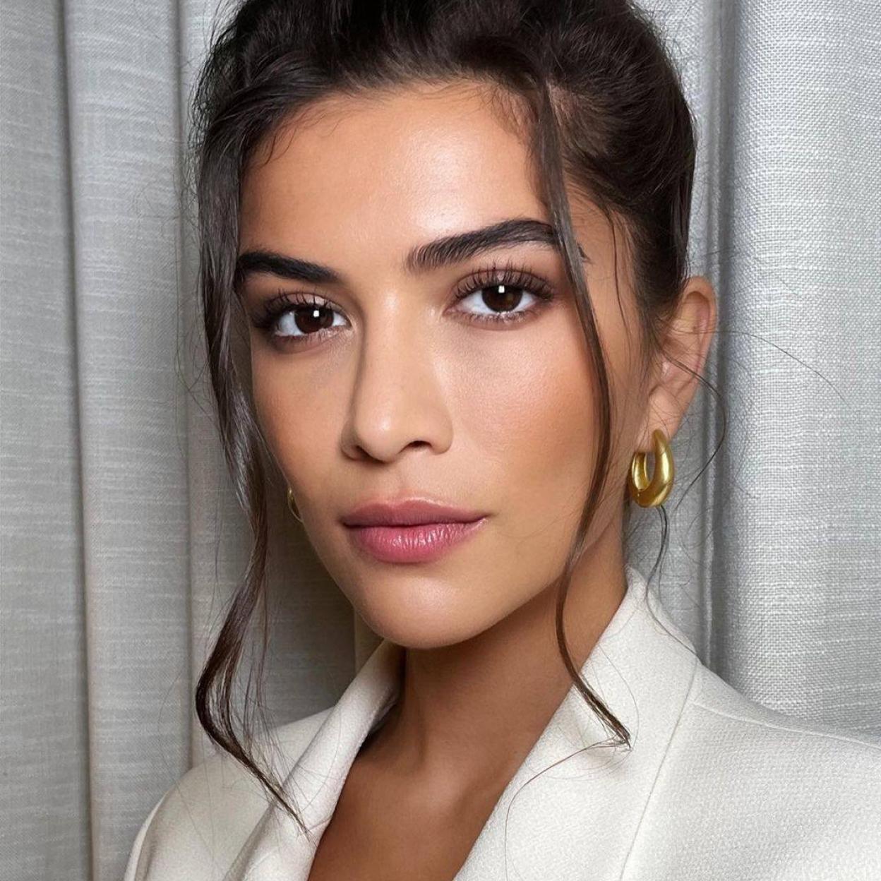 La piel joven de Lisette Olivera puede alcanzarse con sérums antiedad de células madre