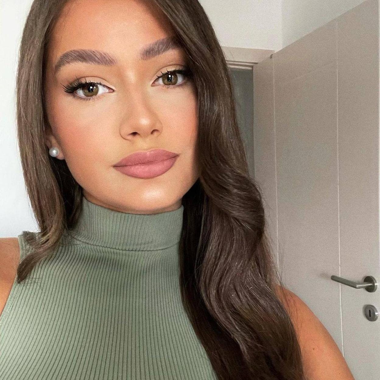 Para tener unas cejas tan perfectas como las de la influencer necesitas estos lápices