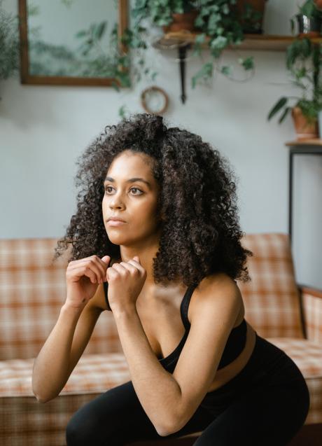 Imagen - Mujer haciendo sentadillas/PEXELS