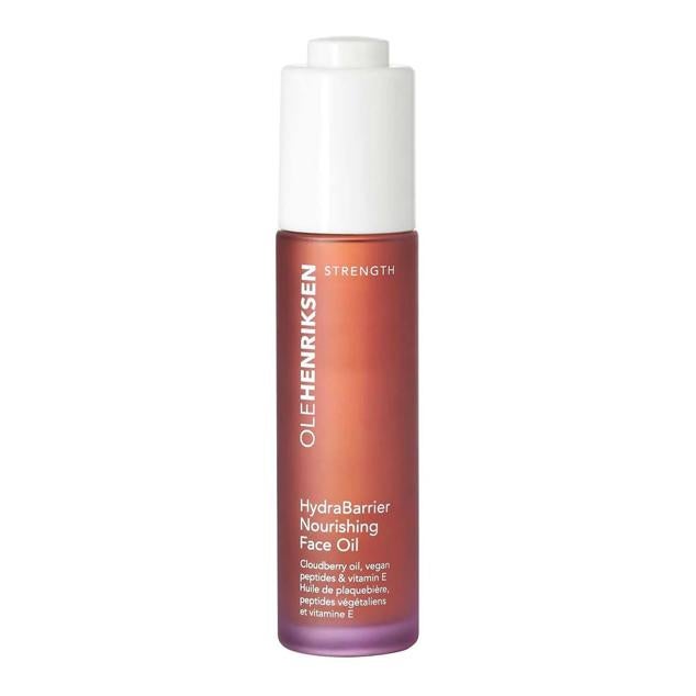 Hydrabarrier Nourishing Face Oil de Ole Henriksen es un aceite apto para todo tipo de pieles que aumenta la hidratación, refina la textura y fortalece la piel. Tiene una fórmula reparadora y nutritiva, de rápido absorción, que multiplica al instante la hidratación, además de contener péptidos que mejora la elasticidad, firmeza y aspecto de las arrugas, ceramidas y bayas escandinavas antioxidantes.