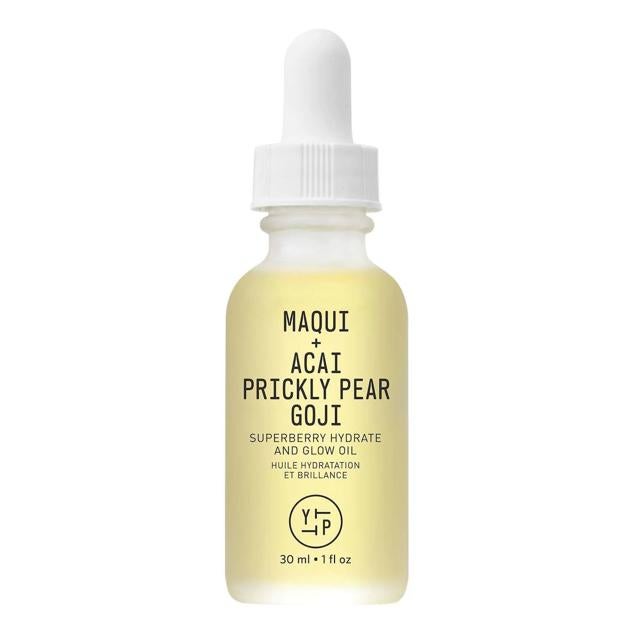 Superberry Hydrate And Glow Oil de Youth to the People se trata de un aceite altamente hidratante y nutritivo que deja la piel tan suave como el terciopelo y absolutamente resplandeciente, al tiempo que trabaja para reducir la rugosidad y las manchas. Para ello, cuenta con aceites de açai, jojoba, bayas goji, maqui, semilla de girasol, oliva, borraja, escualeno, lino, onagra, granada, moringa y vitamina E.