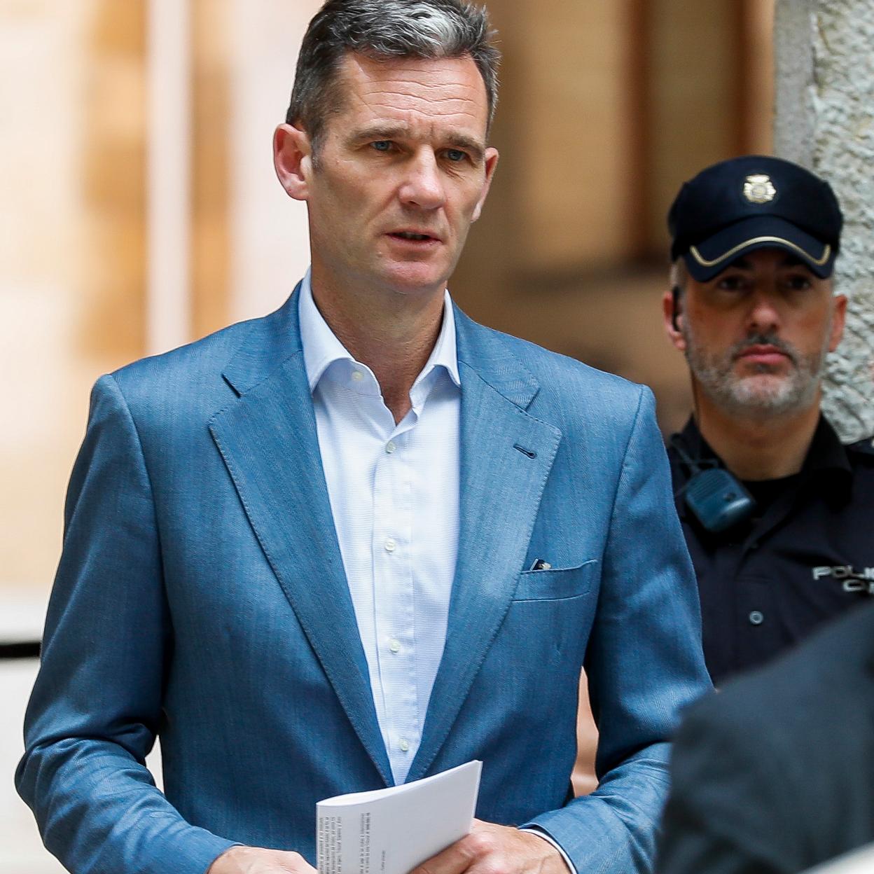 Iñaki Urdangarin se convirtió en un personaje público con su compromiso con la infanta Cristina y ha estado siempre protegido por escoltas. Hasta ahora. 