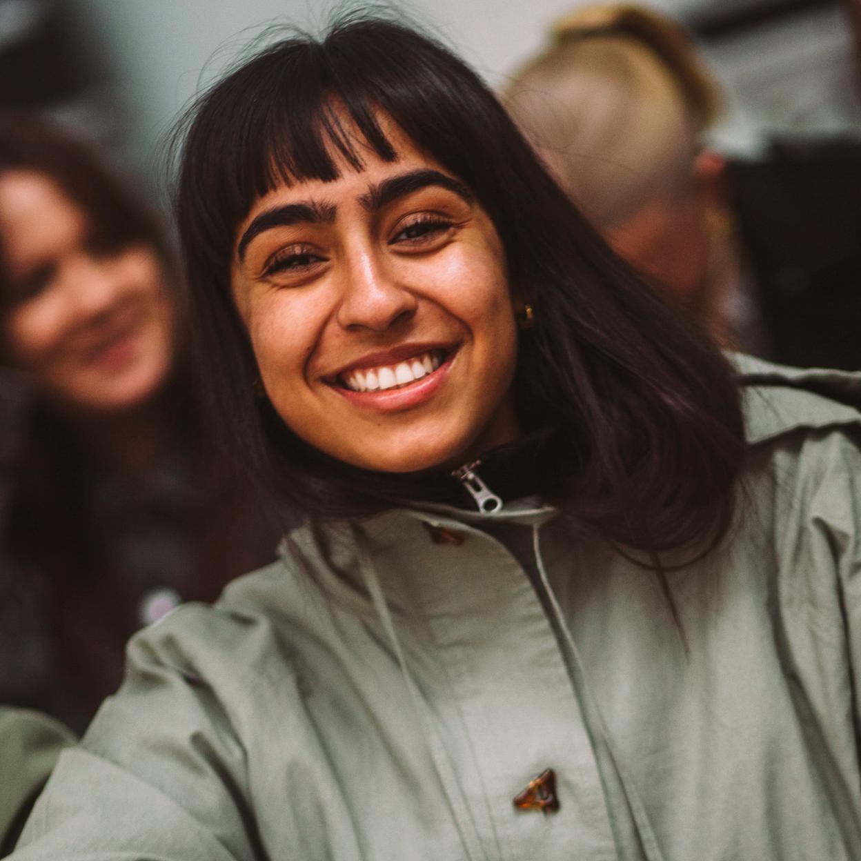 Una mujer en el street style.