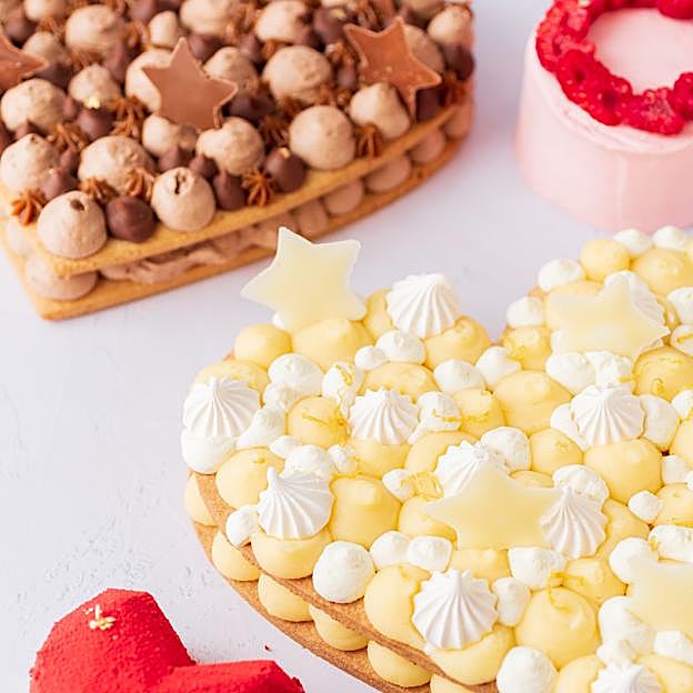 Las tartas corazón de Annapurna Cakes, con relleno de trufa o de limón.