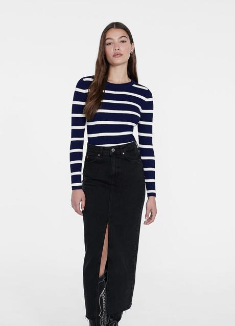 Imagen - Falda negra de Stradivarius, 25,99€.