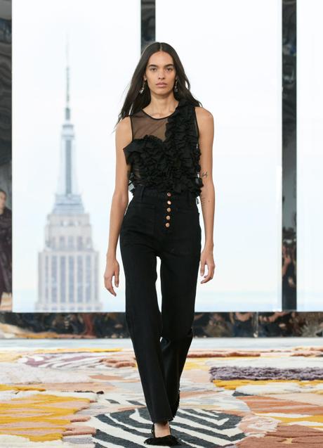 Imagen - Vaquero negro de Ulla Johnson. Foto: Cortesía de Ulla Johnson.