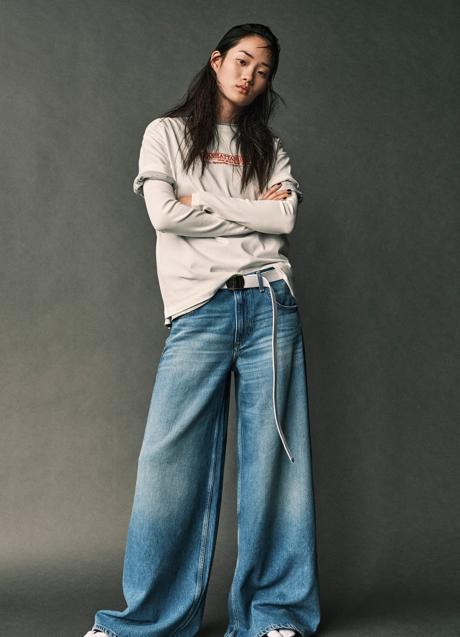 Imagen - Una modelo de Zara con cinturón con hebilla. Foto: Zara.