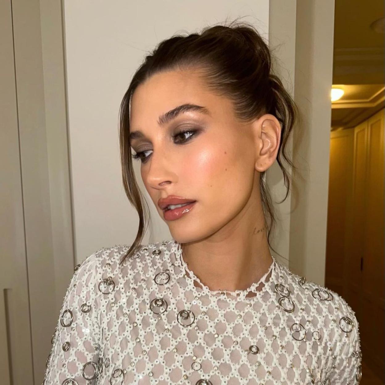 Hailey Bieber.