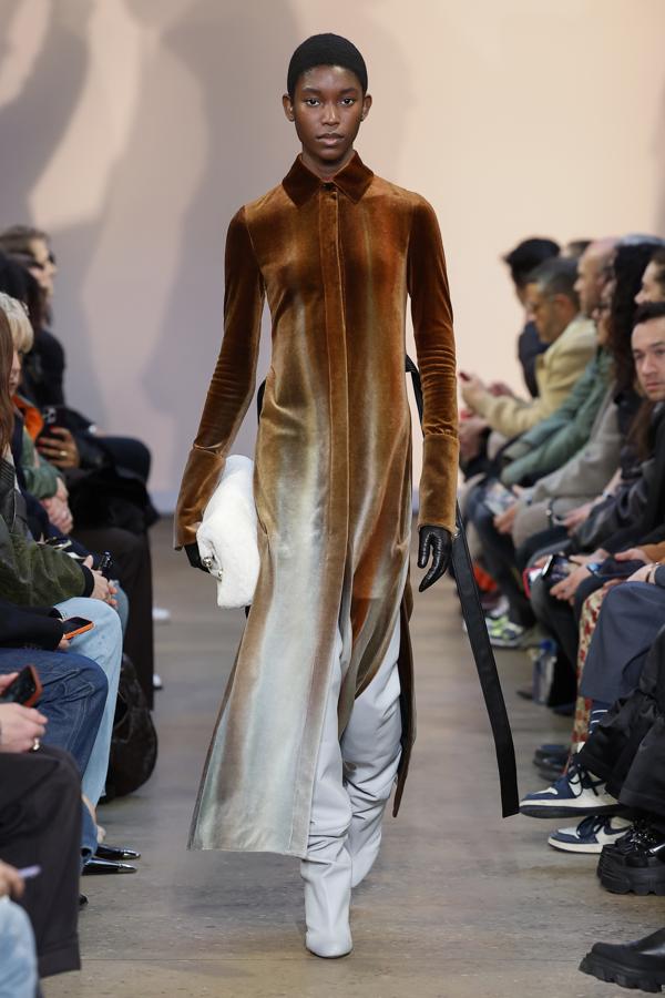 Los looks se basan en un armario práctico para mujeres que apuestan por prendas de diario, pero con mucho carácter.