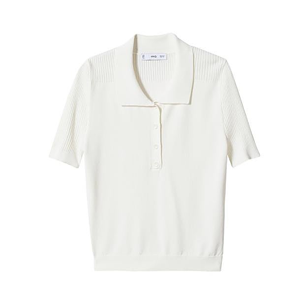El polo blanco de Mango.