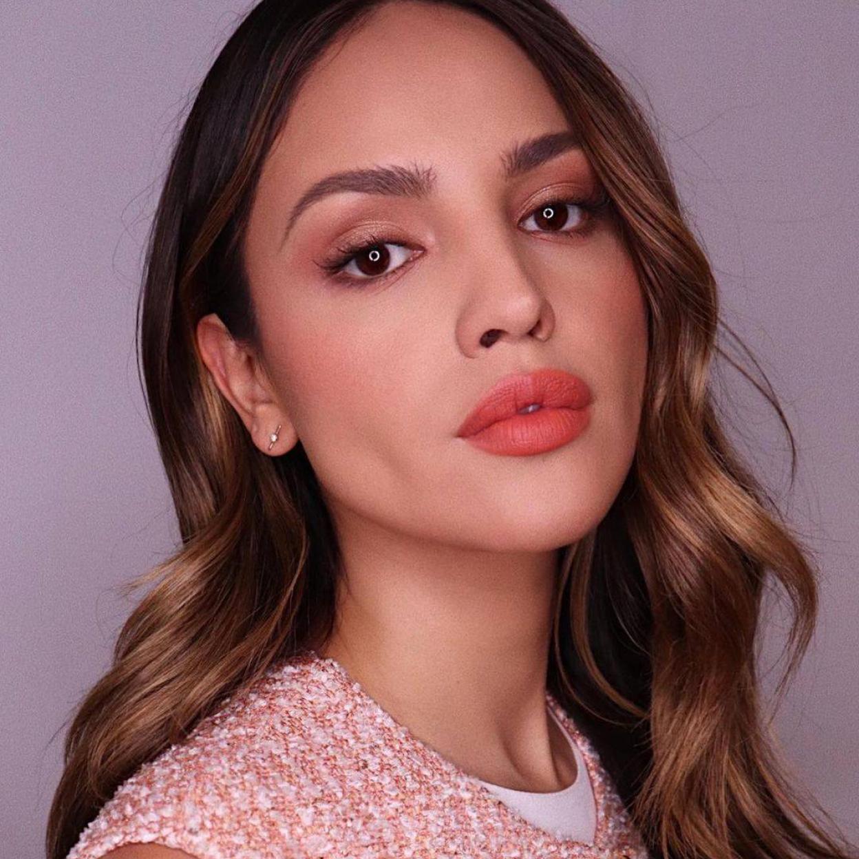 La piel firme y tersa de Eiza Gonzalez se consigue con estas cremas