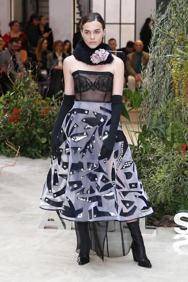 Muchas de las piezas cuentan con acabados geométricos y florales para producir un efecto único que envuelve el ambiente. 