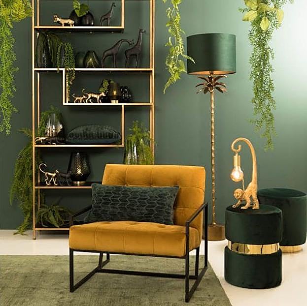 Pinta una de las paredes y juega con el resto de elenentos para conseguir una armonía perfecta verde-amarillo.