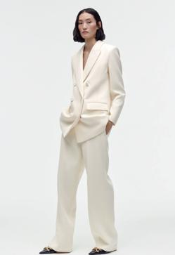 Imagen secundaria 2 - Traje blanco con blazer cruzada, chaleco y pantanlón