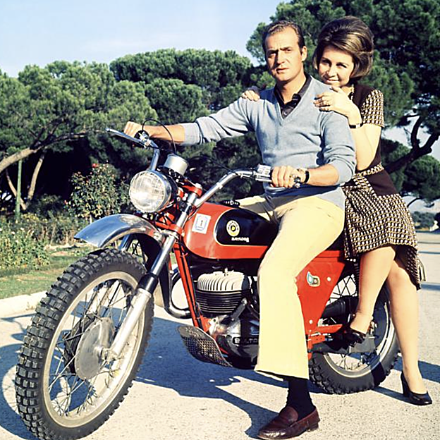Los reyes eméritos Juan Carlos y Sofía, en sus primeros años de matrimonio feliz en Zarzuela. 