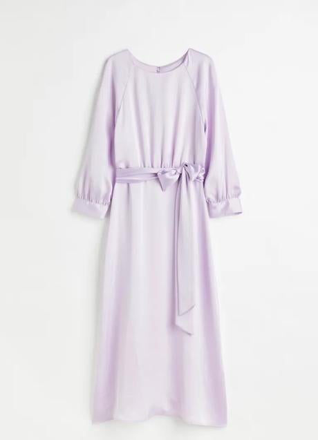 Imagen - Vestido midi satinado en lila de H&M. Foto: Gtres.