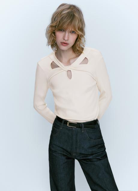 Imagen - Camiseta blanca con escote cruzado (39,99 euros)