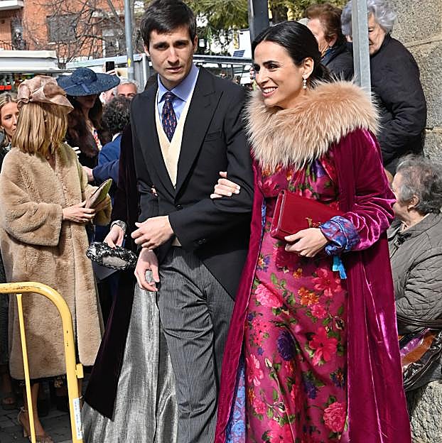 Imagen principal - Algunos de las invitadas a las boda de Ana Saiz.