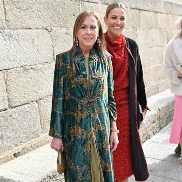 Imagen secundaria 1 - Algunos de las invitadas a las boda de Ana Saiz.