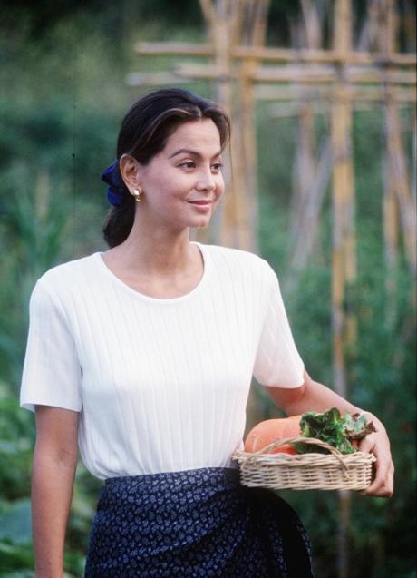 Imagen - Isabel Preysler con camiseta blanca básica en los años noventa. Foto: Gtres.