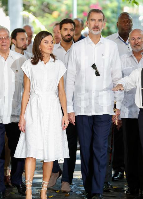 Imagen - Letizia Ortiz con vestido camisero blanco en 2019. Foto: Gtres.