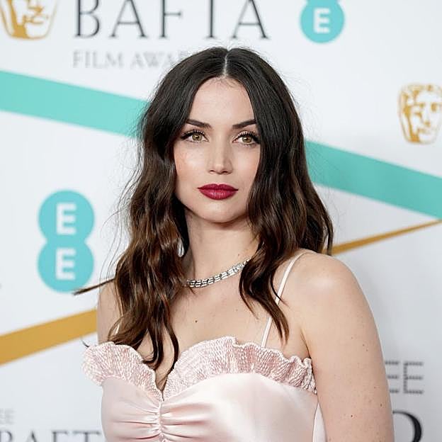 Las maquilladoras de las famosas recomiendan usar este lápiz de labios para que duren intactos todo el día