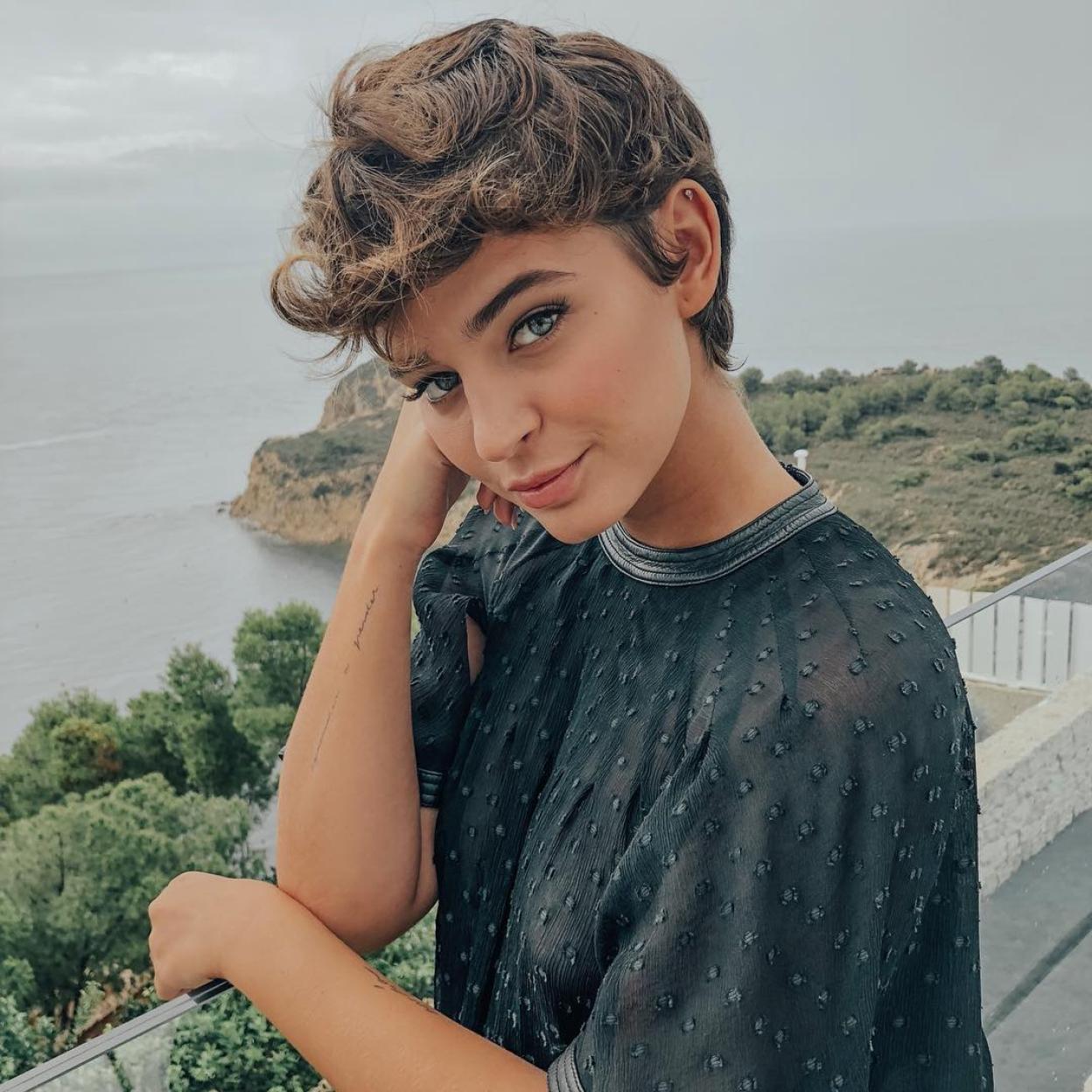 Laura Escanes con pelo corto