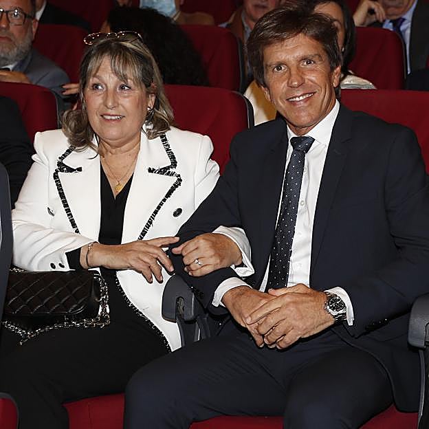 Así ha sido la historia de amor de Manuel Benítez 'El Cordobés' y María Ángeles Quesada: un robo de joyas y una familia reconciliada