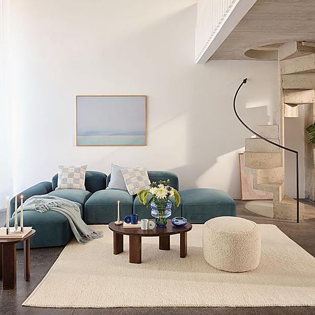 Los cojines en azul y blanco de H&M Home están disponibles desde 7.99 euros.